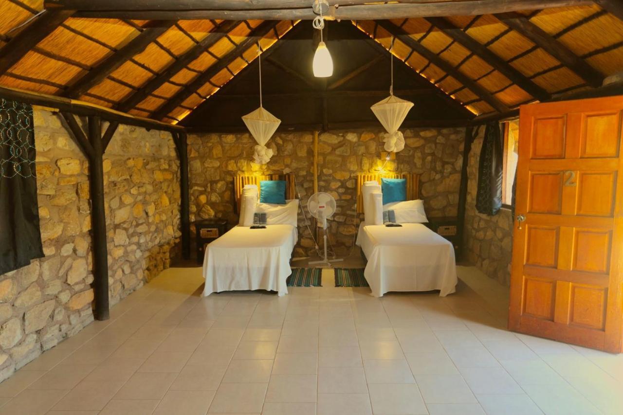 Kapika Waterfall Lodge Epupa Ngoại thất bức ảnh