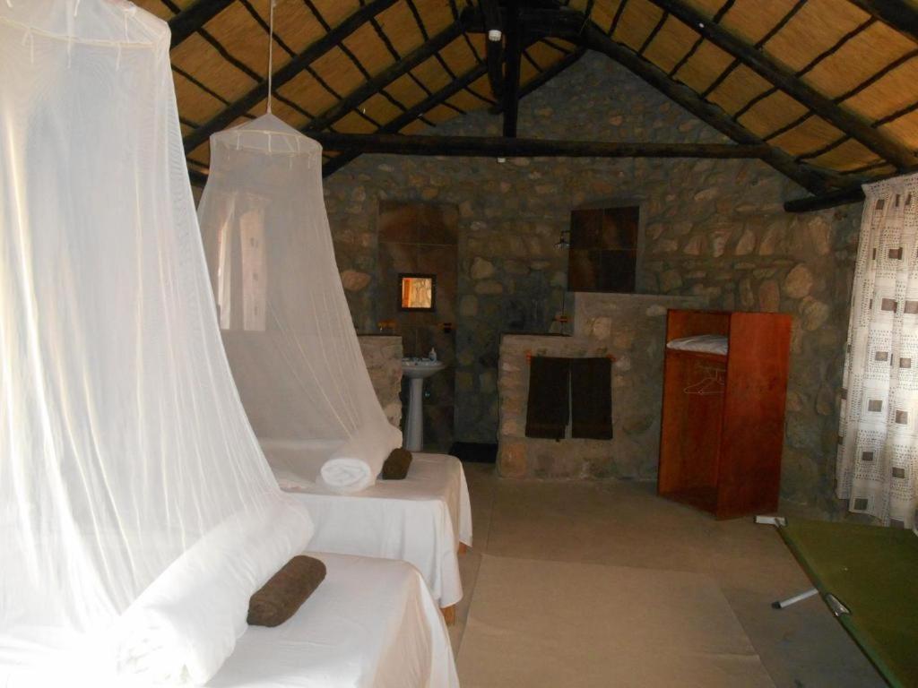 Kapika Waterfall Lodge Epupa Ngoại thất bức ảnh