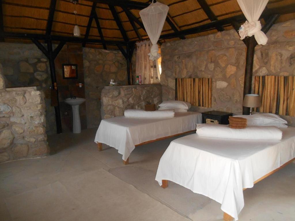 Kapika Waterfall Lodge Epupa Ngoại thất bức ảnh