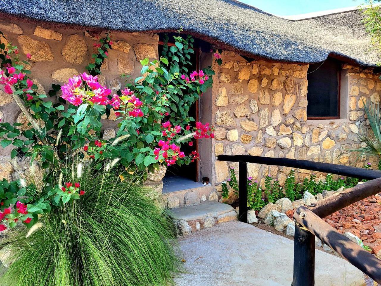 Kapika Waterfall Lodge Epupa Ngoại thất bức ảnh