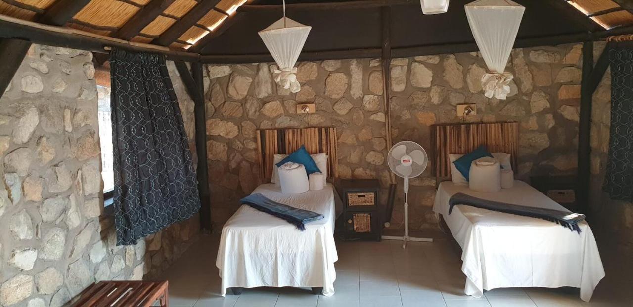 Kapika Waterfall Lodge Epupa Ngoại thất bức ảnh